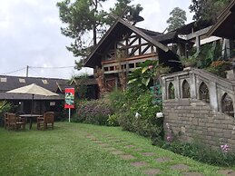 Rumah Stroberi Organic Farm and Lodge