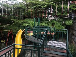 Rumah Stroberi Organic Farm and Lodge