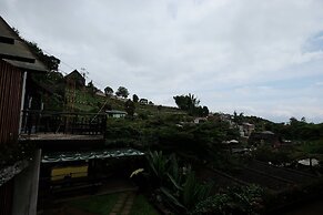 Rumah Stroberi Organic Farm and Lodge