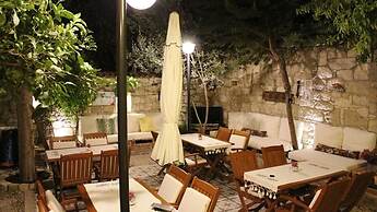 Lilyum Alaçatı Butik Otel