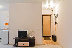 Apartment ALLiS-HALL on Malysheva 73a