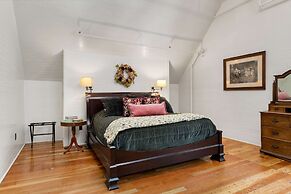 Mccloud Mercantile Hotel