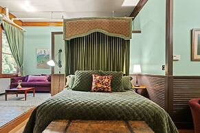 Mccloud Mercantile Hotel