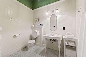 Mccloud Mercantile Hotel