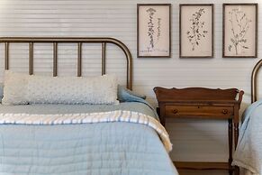 Mccloud Mercantile Hotel