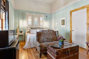 Mccloud Mercantile Hotel