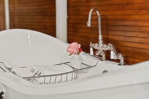 Mccloud Mercantile Hotel