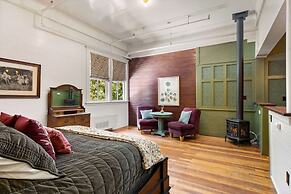 Mccloud Mercantile Hotel