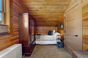 Mccloud Mercantile Hotel