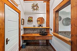 Mccloud Mercantile Hotel