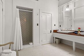 Mccloud Mercantile Hotel