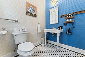 Mccloud Mercantile Hotel