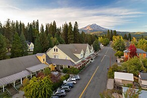 Mccloud Mercantile Hotel