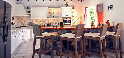 Villa Mahogany