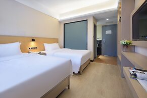 Wing Hotel Guilin- Pedestrian Street