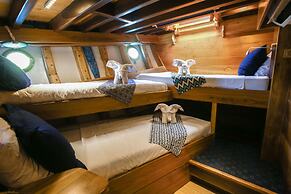 Tanaka Liveaboard Raja Ampat