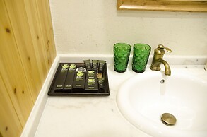 Floral Hotel Qiandaohu Deyishe Inn