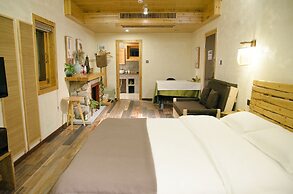 Floral Hotel Qiandaohu Deyishe Inn