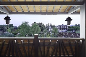 Floral Hotel Deqing Qinzizaiju