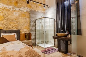 TasEv Boutique Hotel