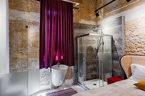 TasEv Boutique Hotel