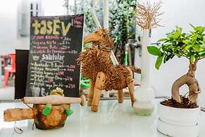 TasEv Boutique Hotel
