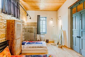 TasEv Boutique Hotel