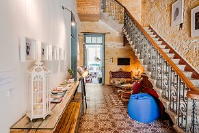 TasEv Boutique Hotel