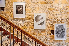 TasEv Boutique Hotel