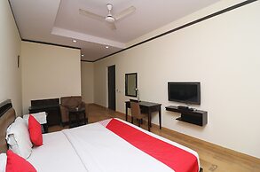 OYO 24624 Kaycee Residency