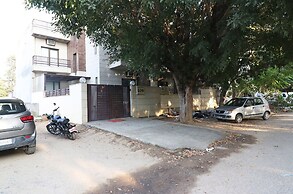 OYO 24624 Kaycee Residency