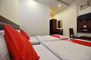 OYO 3311 Hotel Apple 9