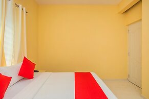 OYO 10522 Varcity Emerald