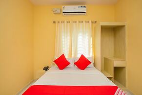 OYO 10522 Varcity Emerald