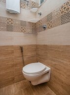 OYO 10522 Varcity Emerald