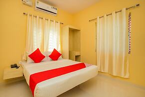 OYO 10522 Varcity Emerald