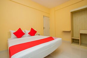 OYO 10522 Varcity Emerald