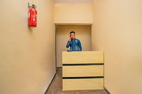 OYO 10522 Varcity Emerald