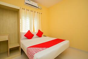 OYO 10522 Varcity Emerald