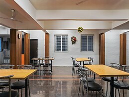 OYO 19530 SilverKey Vishrantwadi