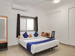 OYO 19530 SilverKey Vishrantwadi