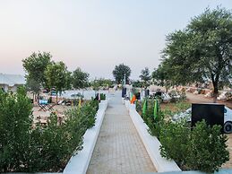 OYO 26228 Royal Camps