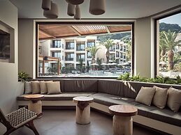 Admiral De Luxe Hotel