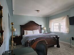 Lowell Inn
