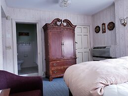 Lowell Inn