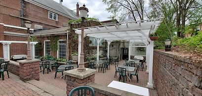 Lowell Inn