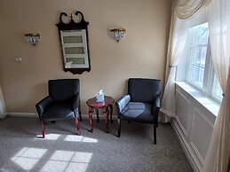 Lowell Inn