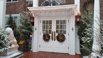 Lowell Inn