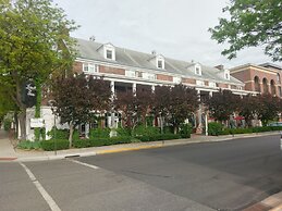 Lowell Inn