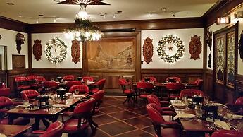 Lowell Inn